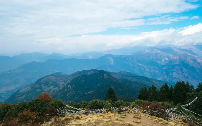 Trek to Namche Bazaar (3,440m/11,286ft)