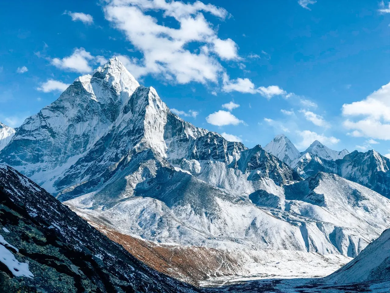 Everest Above the Clouds